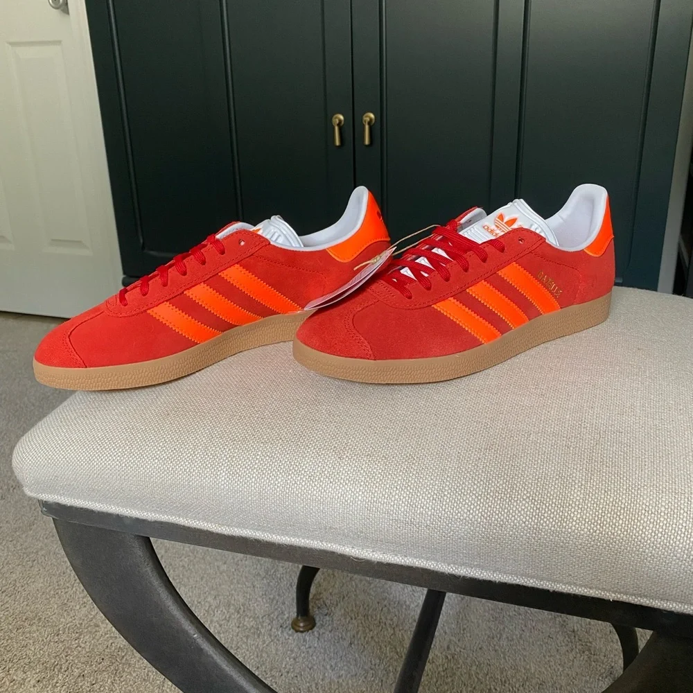 Adidas Gazelle Women’s Size 8 Red & Solar Orange Shoes NWT - Picture 3 of 11
